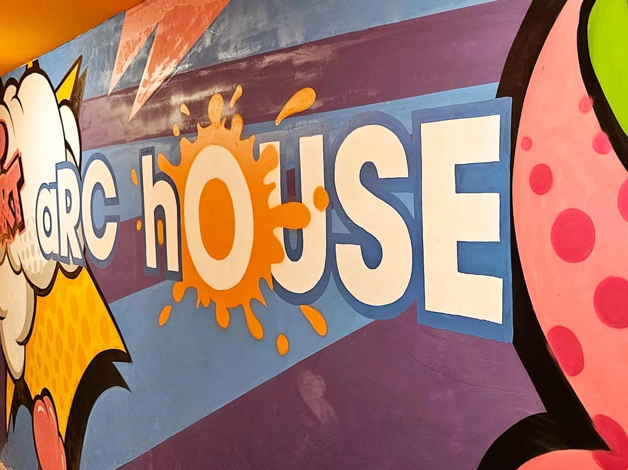 بيت شباب Arc House Pop Art مدريد المظهر الخارجي الصورة